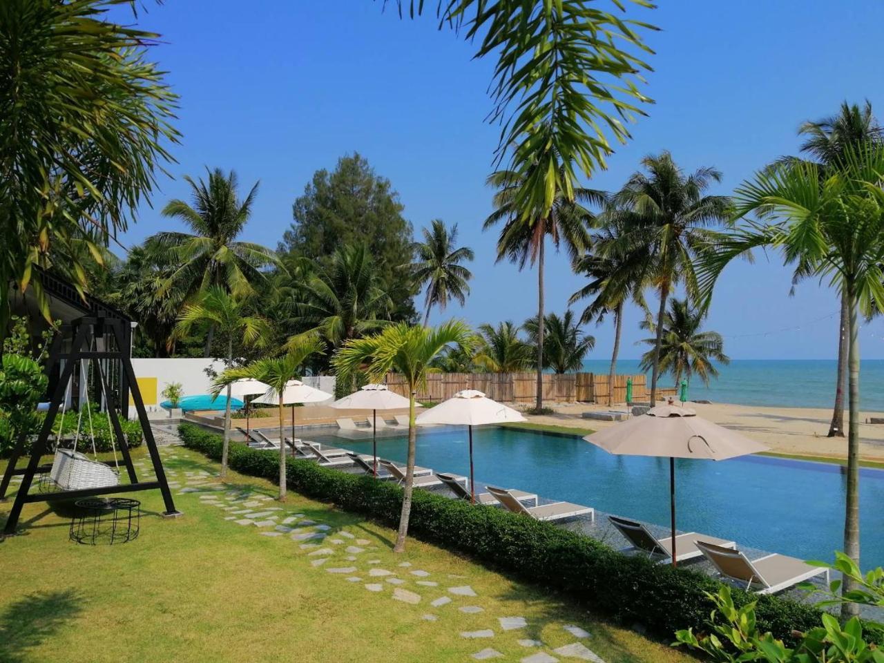 Tungtong Beach Villas Thap Sakae Exterior photo