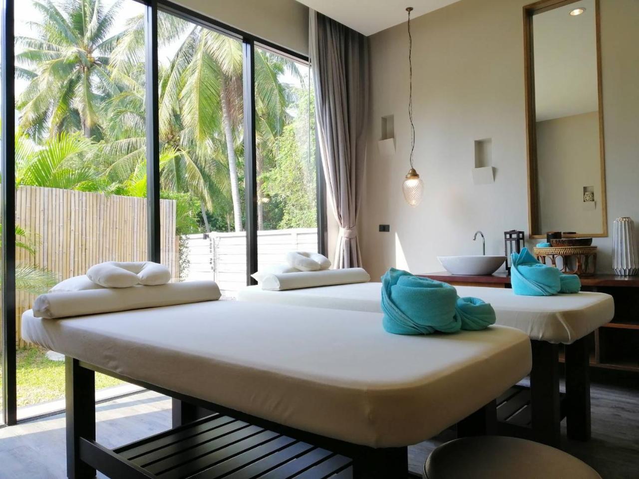 Tungtong Beach Villas Thap Sakae Exterior photo