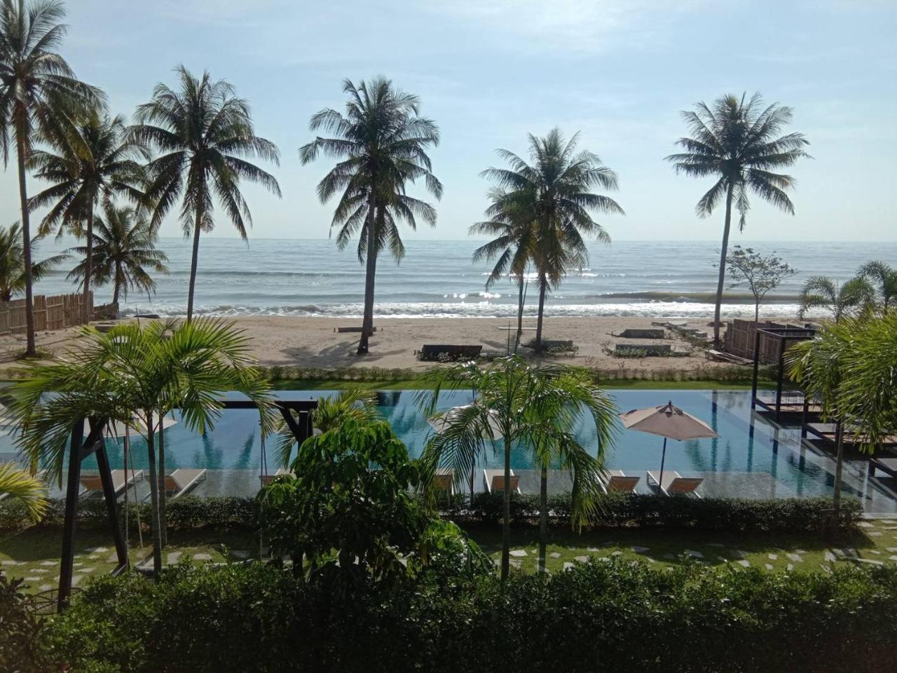 Tungtong Beach Villas Thap Sakae Exterior photo