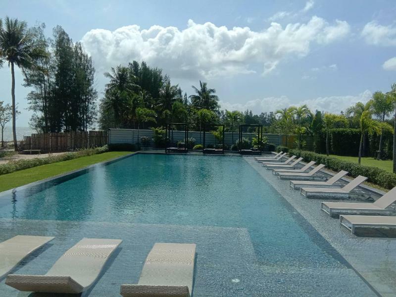 Tungtong Beach Villas Thap Sakae Exterior photo